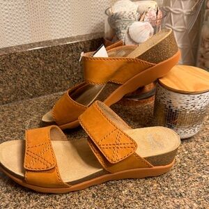 Dansko Maddy Wedge Women's Orange Sandals Size 40(9) NWT